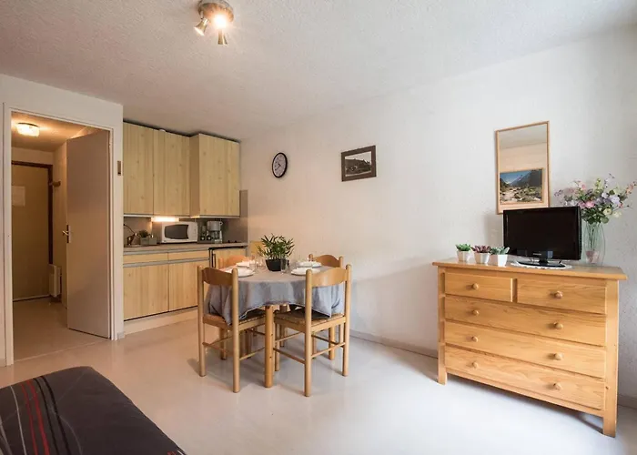 Pour 4 A Saint-lary Village Avec Balcon, Proche Telepherique - Fr-1-296-510 *